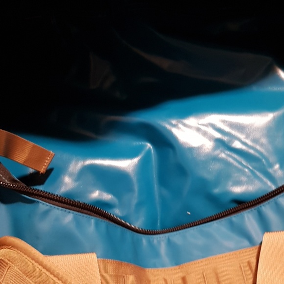 🚫SOLD🚫 The North Face Base Camp Duffel Medium - Picture 2 of 5